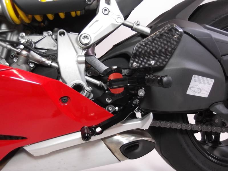 VCR38GT - Rearsets - GILLES TOOLING